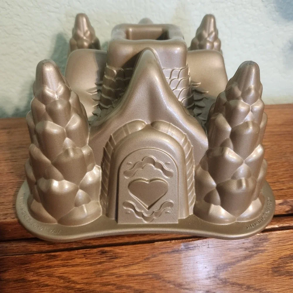 Nordic Ware Hansel & Gretel Bundt Cake Pan Mold Gingerbread‎ Castle Cottage